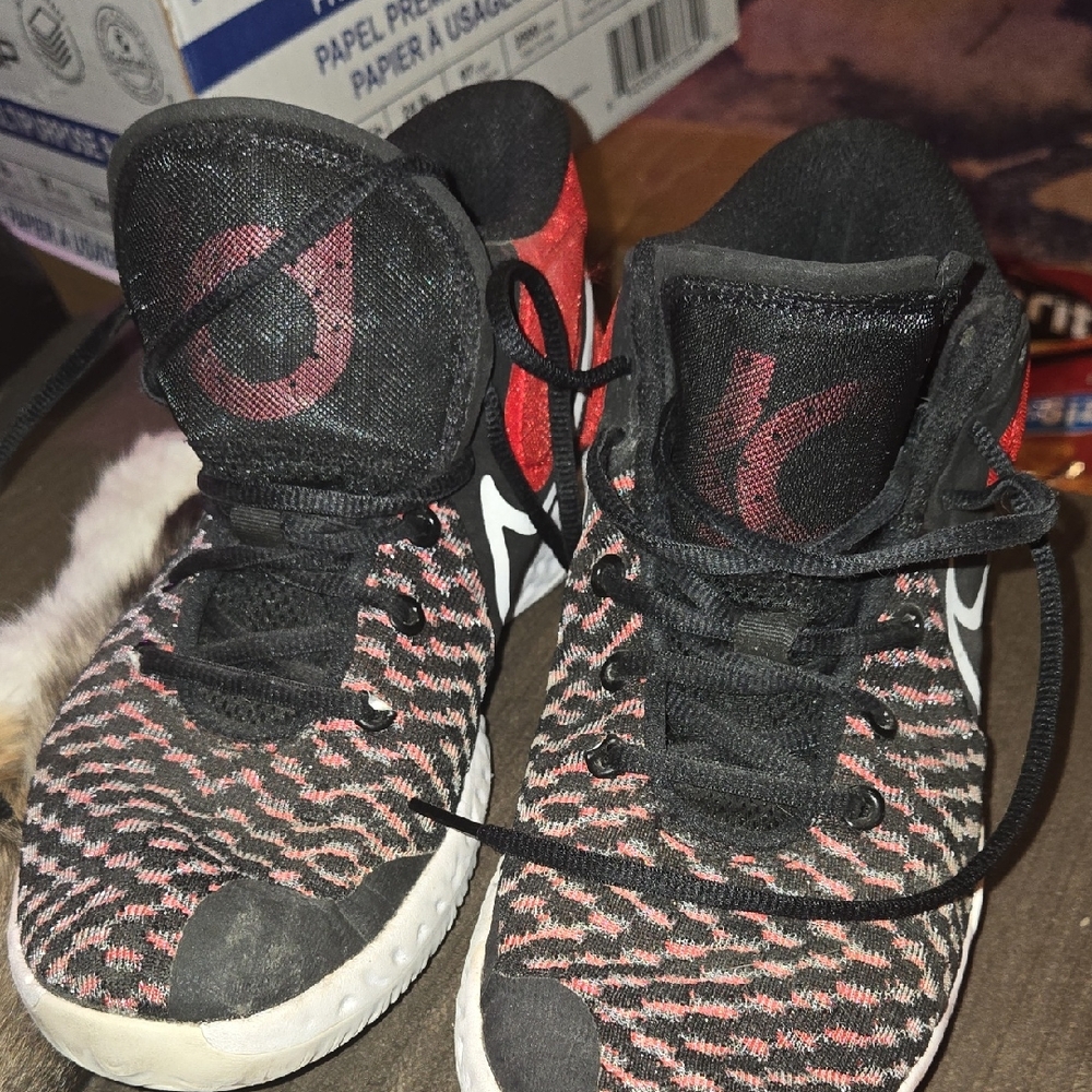 Nike Black and Pink Patterned Sneakers